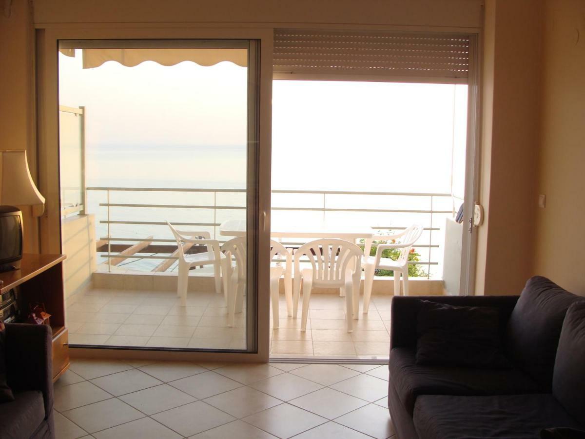 Iason Appartement Loútsa Buitenkant foto