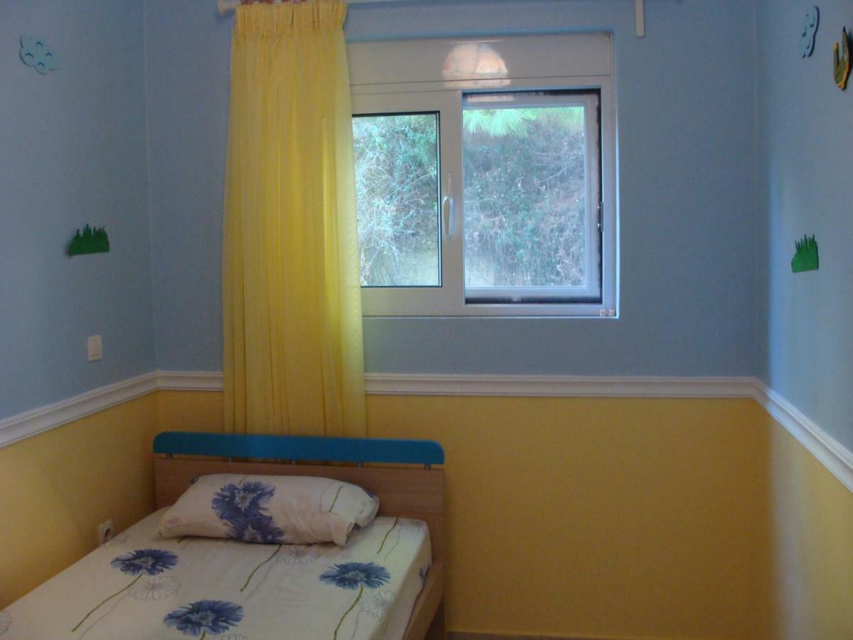 Iason Appartement Loútsa Buitenkant foto